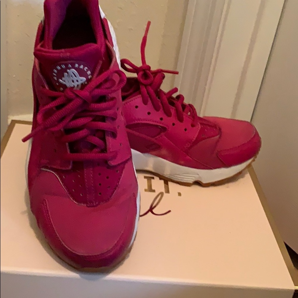 Nike Huarache fusia size 8 1/2